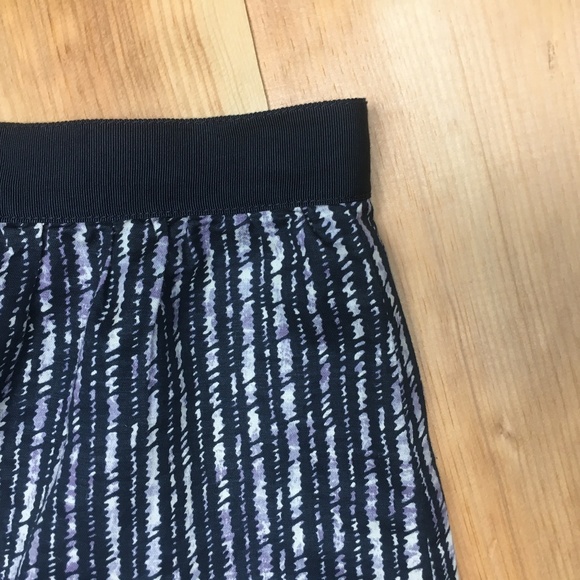 LOFT | Navy Printed Pleated Mini Skirt – 8 - Picture 6 of 8